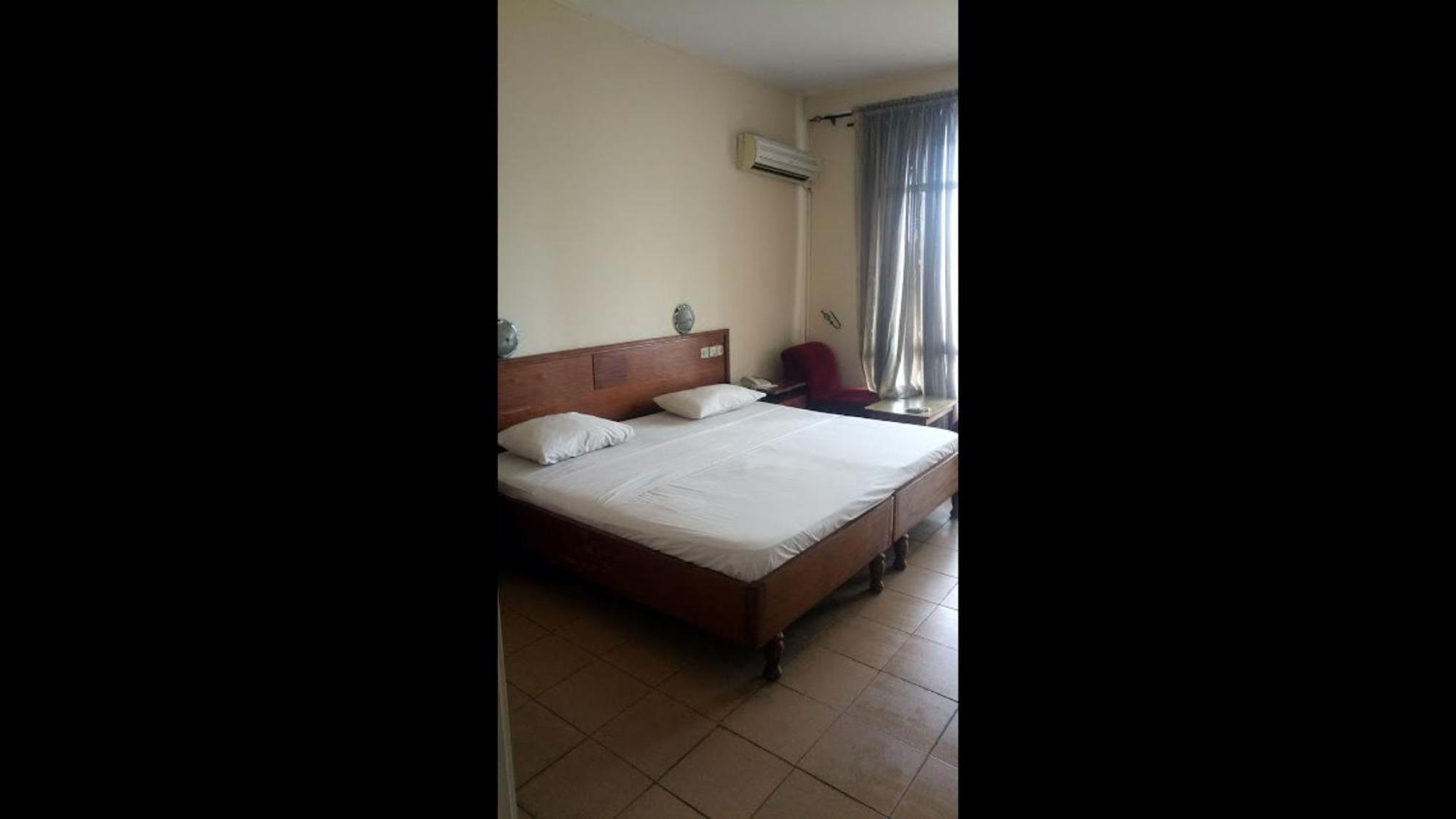 Room In Lodge - Premier Hotel-Ибадан Екстериор снимка