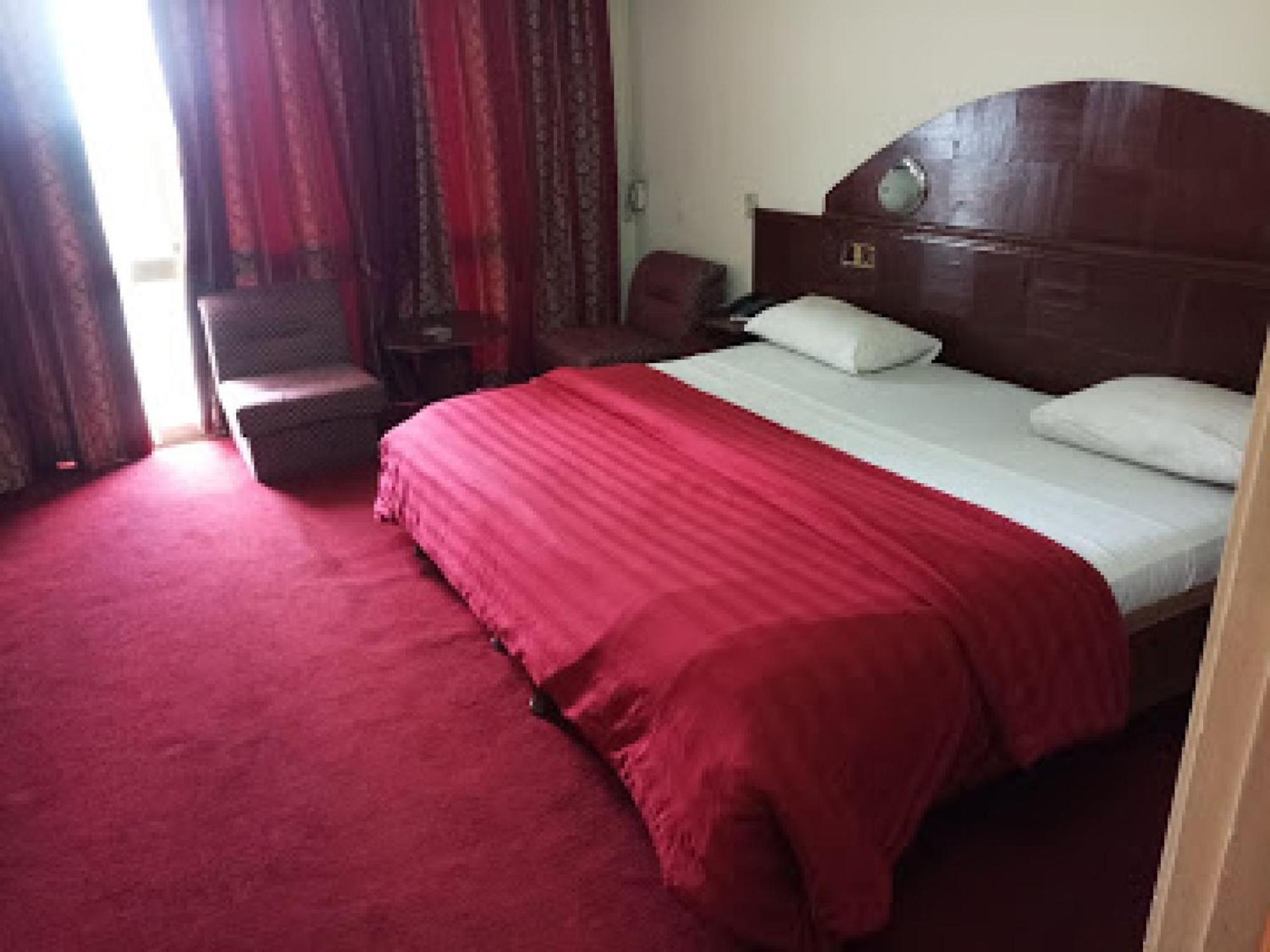 Room In Lodge - Premier Hotel-Ибадан Екстериор снимка