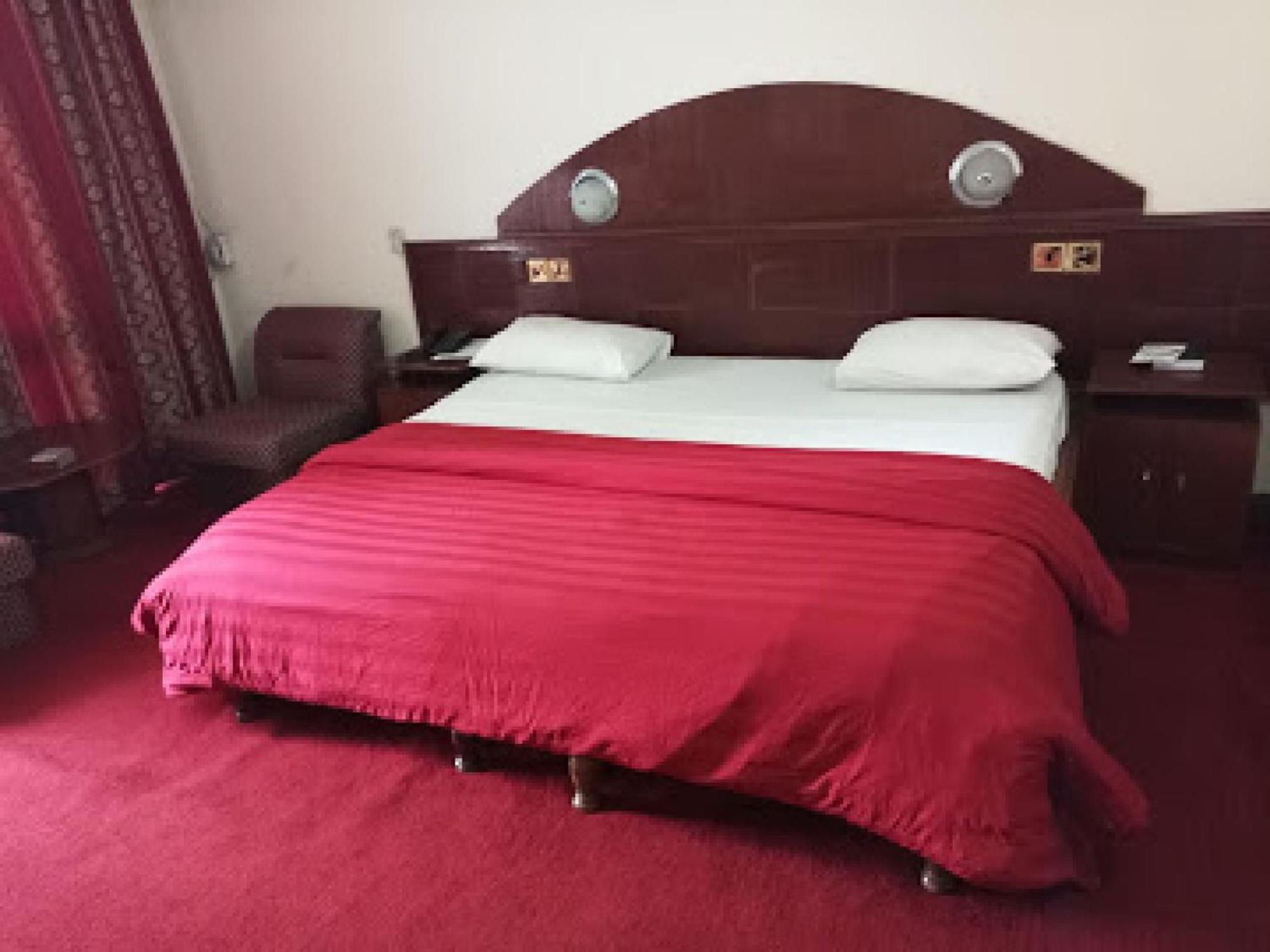 Room In Lodge - Premier Hotel-Ибадан Екстериор снимка